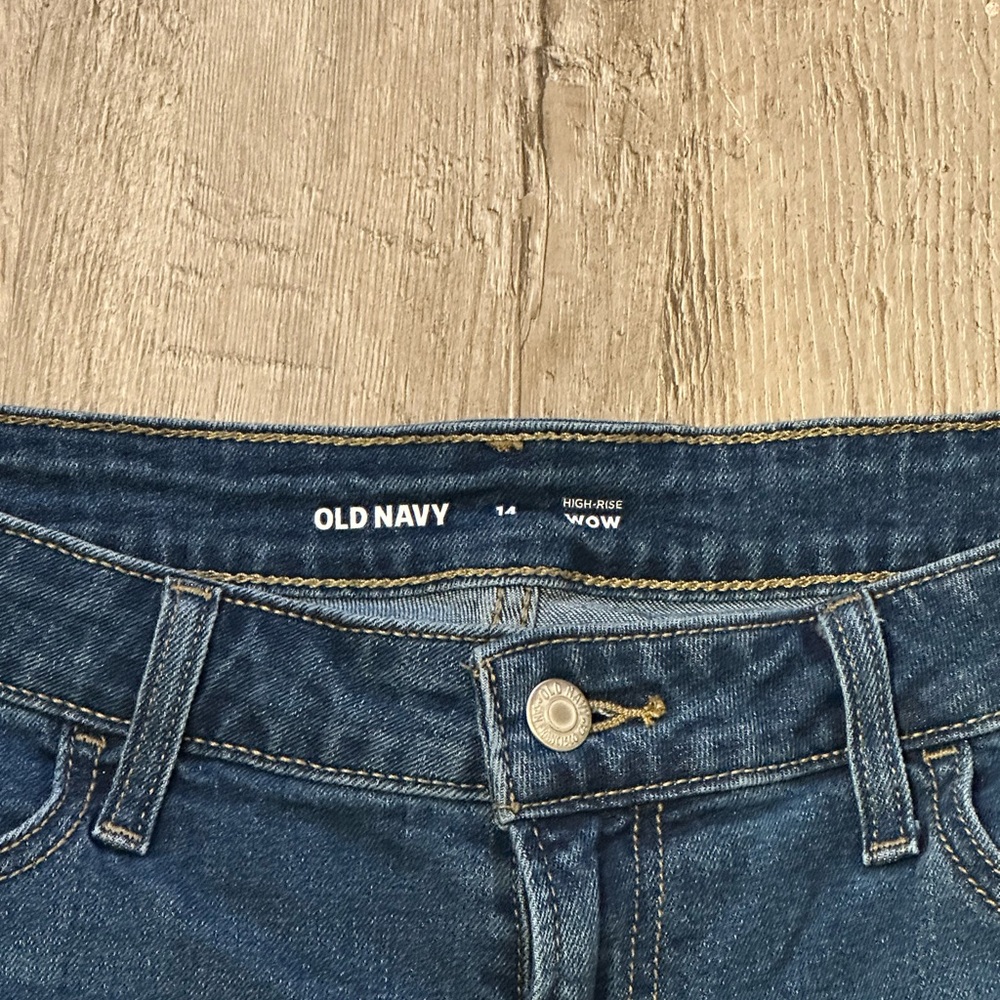 Old Navy Blue Jean Shorts Classic Summer Style - Picture 2 of 3